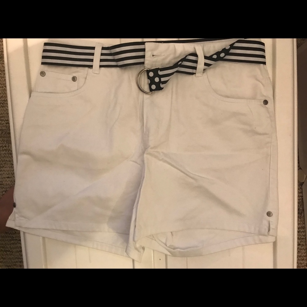 Shorts with belt